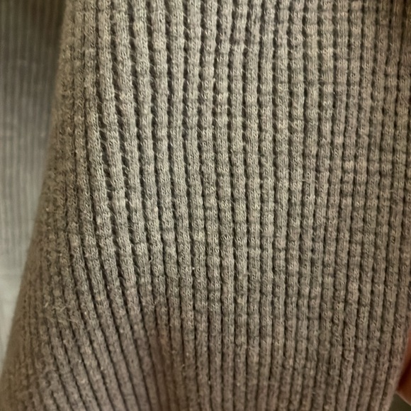 Men’s long sleeve shirt size XXL Aeropostale is the brand - Picture 3 of 3